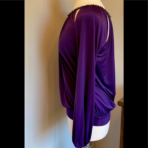 Guess Cut out Top with Gold Chain Accent - Picture 9 of 10